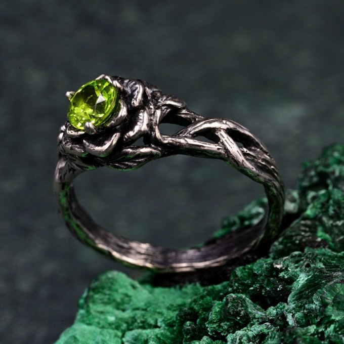 Exquisite Handcrafted Silver Ring: Lotus Design