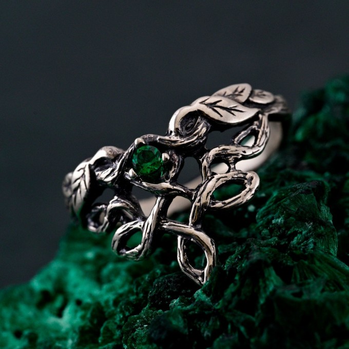 Gothic Silver Ring with Emerald and Celtic Knot Motif