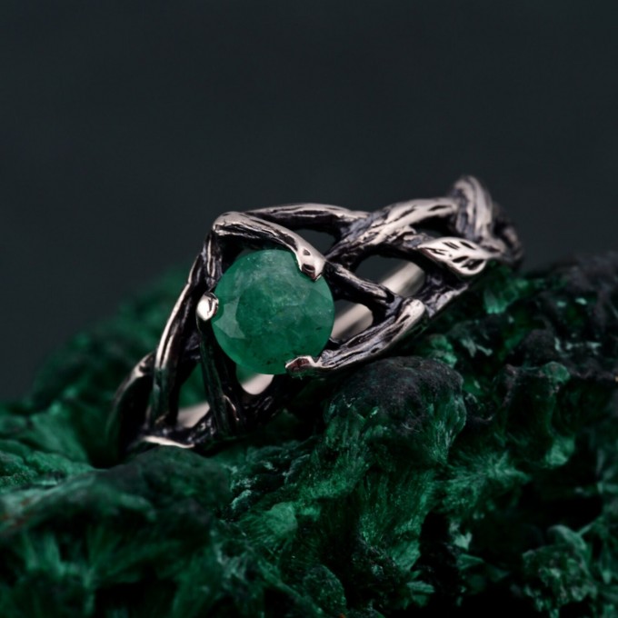 Celtic Emerald Silver Ring - Classic Elegance in Celtic Jewelry
