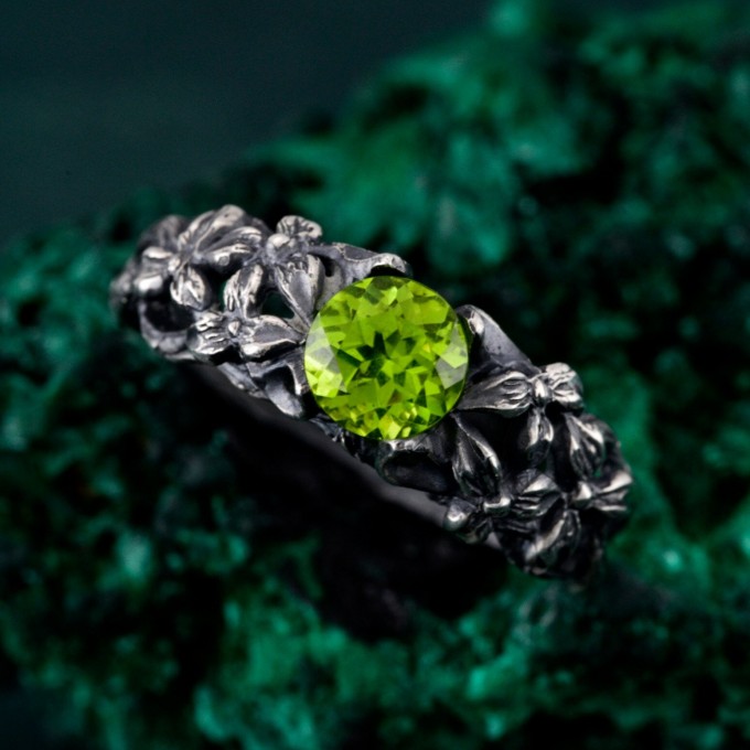 Floral Radiance: Gothic Peridot Ring