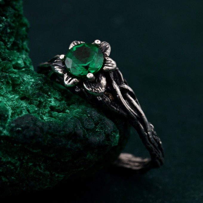 Unique Petal-Adorned Twig Ring - Floral Harmony and Botanical Elegance