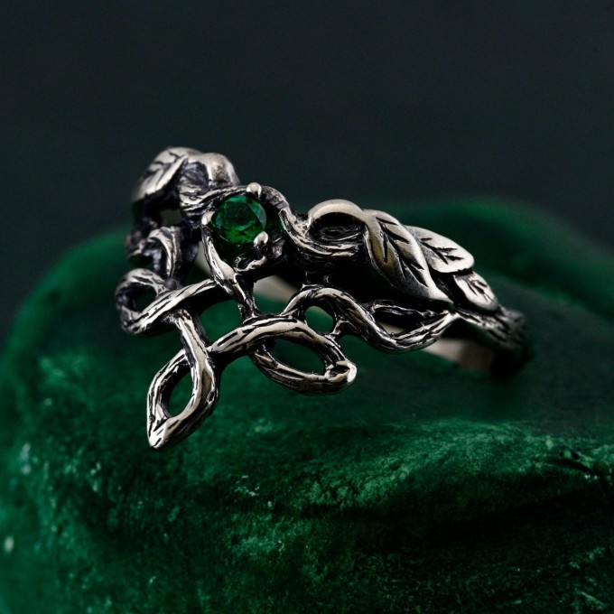 Gothic Silver Ring with Emerald and Celtic Knot Motif