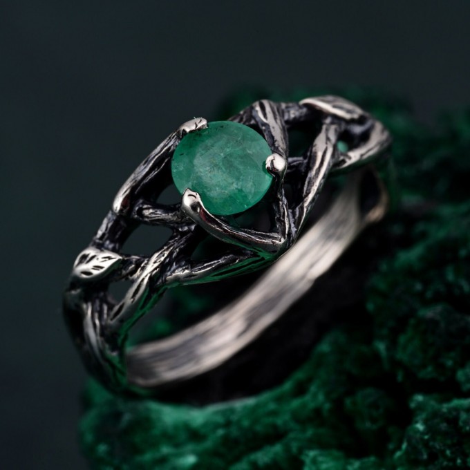 Celtic Emerald Silver Ring - Classic Elegance in Celtic Jewelry