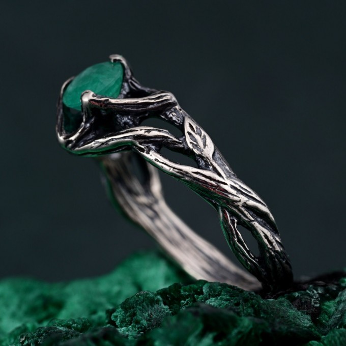 Celtic Emerald Silver Ring - Timeless Celtic Elegance