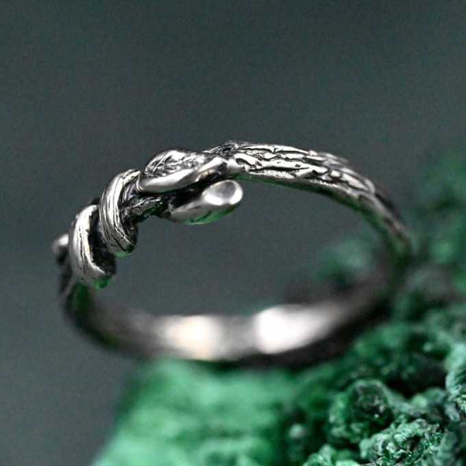 Wedding Ring Leaf and Branch – Unisex Gothic Ring with Leaves and Branch, Wedding Ring for the Enigmatic Couple