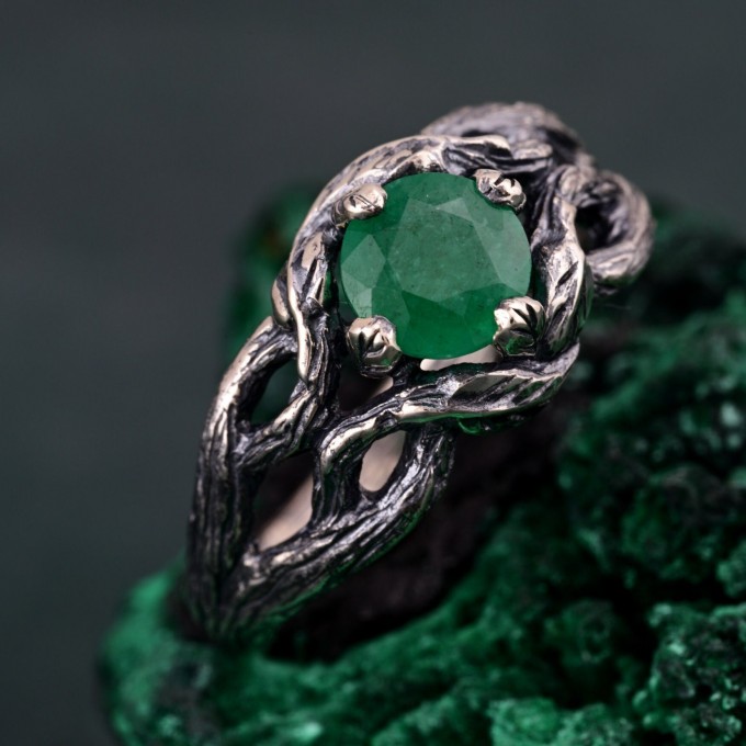 Whispers of the Forest: Gothic Emerald Ring