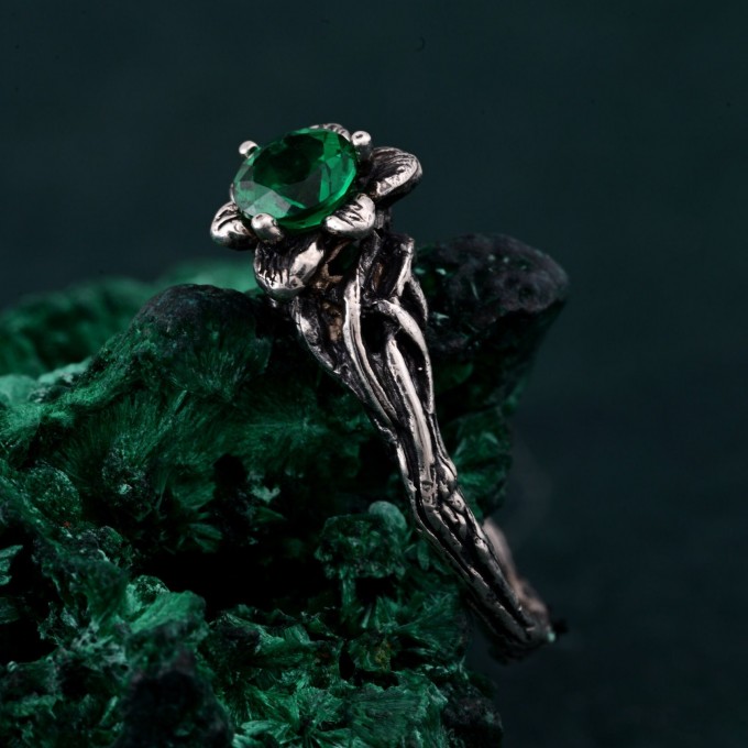Unique Petal-Adorned Twig Ring - Floral Harmony and Botanical Elegance