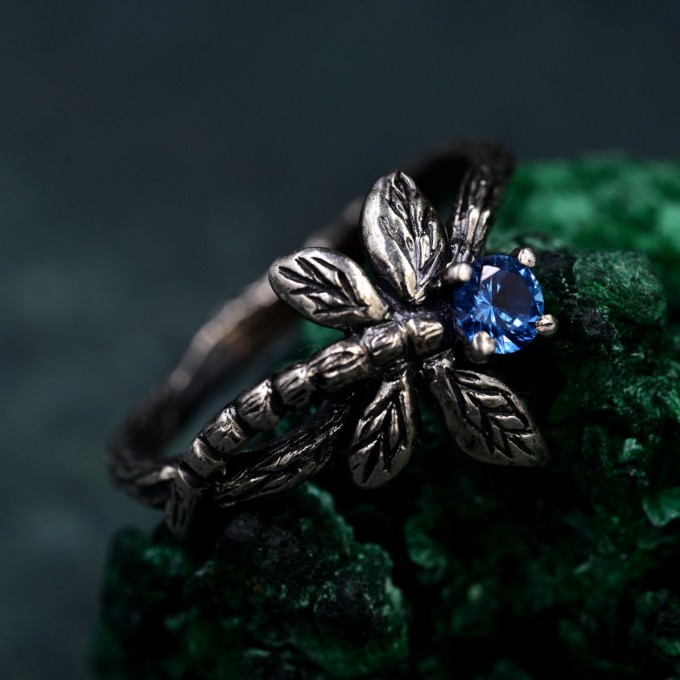 Delicate Interlocking Branch Ring – Distinctive Woven Twig Design, Petite Band for Women