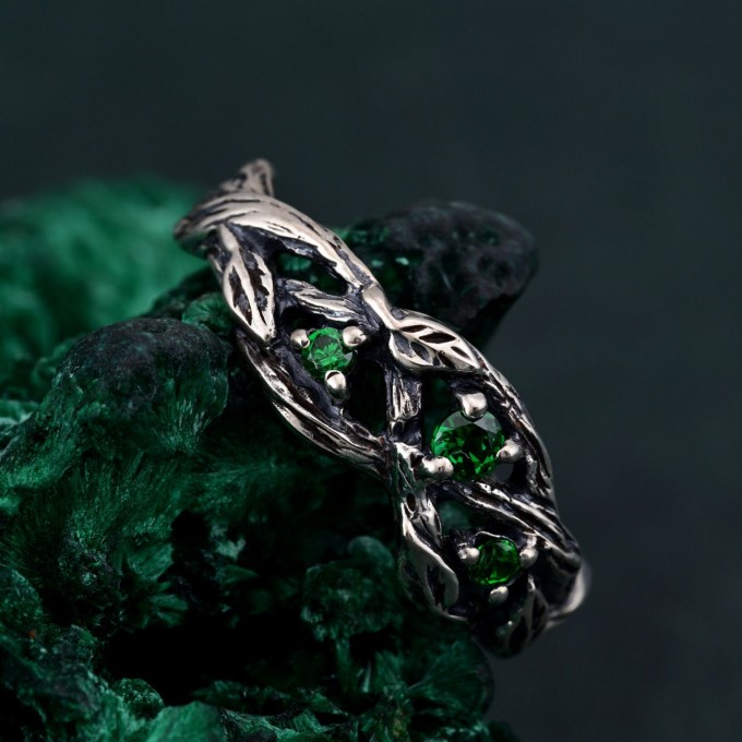 Boho Emerald Braided Ring - Tree Motif Engagement Jewelry