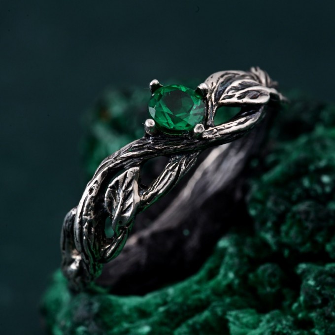 Emerald Whisper: Gothic Snake Ring