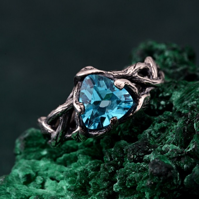 Nature-Inspired Topaz Ring – Leaves and Branches Design for All