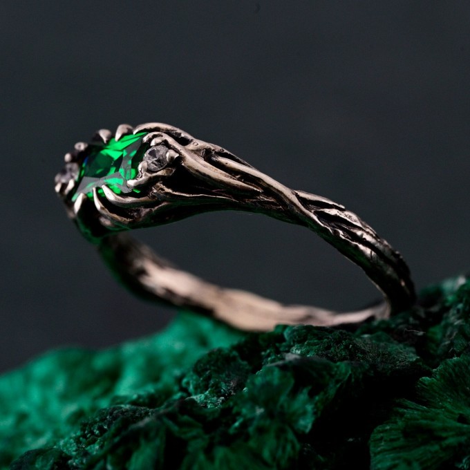Emerald Elegant Leafy Wedding Band – Luxury Tree-Inspired Design, Exquisite and Unique Wedding Ring