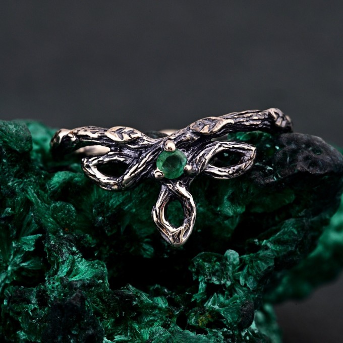 Trinity Knot Emerald Ring – Celtic Forest Nature Wedding Band, Silver Leaf Engagement Ring, Woodland Witch Design with Emerald