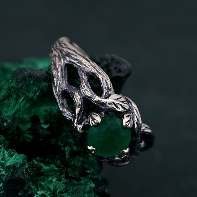 Whispers of the Forest: Gothic Emerald Ring