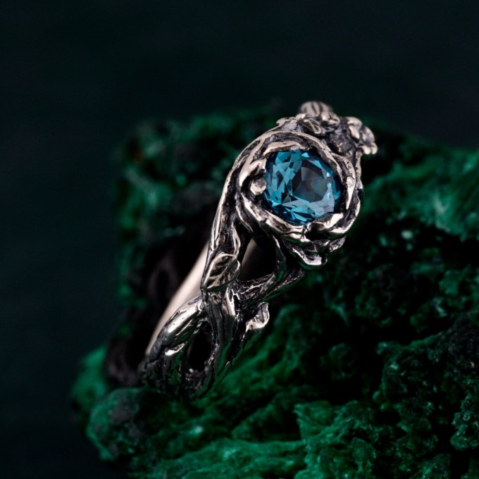 Elegant Sterling Silver Ring with Topaz Gemstone