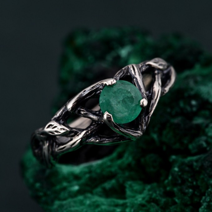 Celtic Emerald Silver Ring - Timeless Celtic Elegance