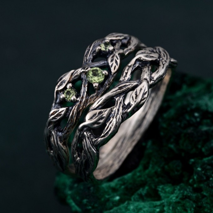 Elegant Silver Peridot Ring Set – Unique Tree-Inspired Wedding Bands for Couples