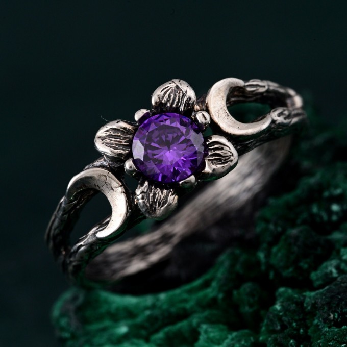 Moonlit Blossom: Gothic Amethyst Ring
