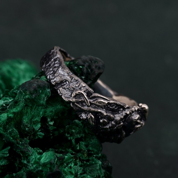 Heartbound Embrace: Gothic Skeleton Hands Ring
