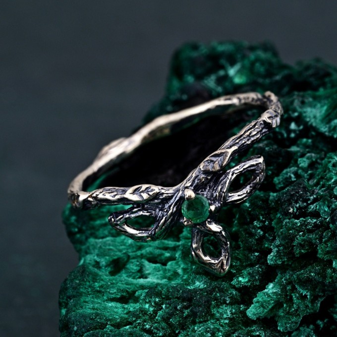 Emerald Woodland Knot Ring – Enchanted Forest Wedding Band, Delicate Twig Emerald Tiara Ring, Cottagecore Eternity Band