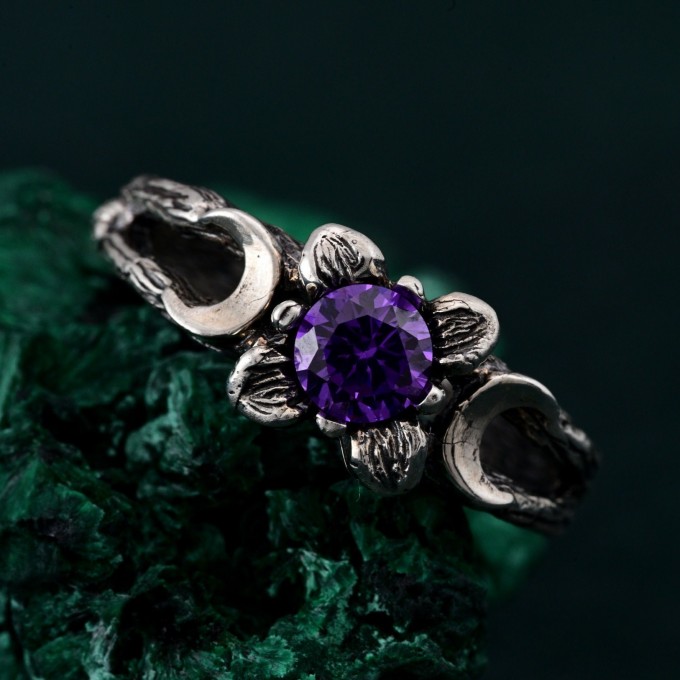 Moonlit Blossom: Gothic Amethyst Ring