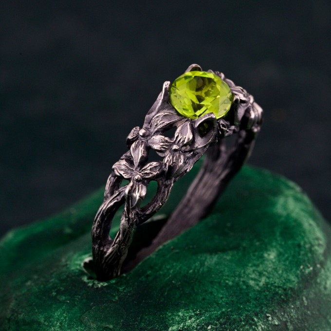 Floral Radiance: Gothic Peridot Ring