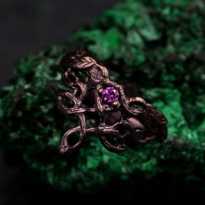 Gorgeous Nature-Inspired Silver Engagement Ring with Celtic Knot and Emerald  Мета-тег Description (SEO):