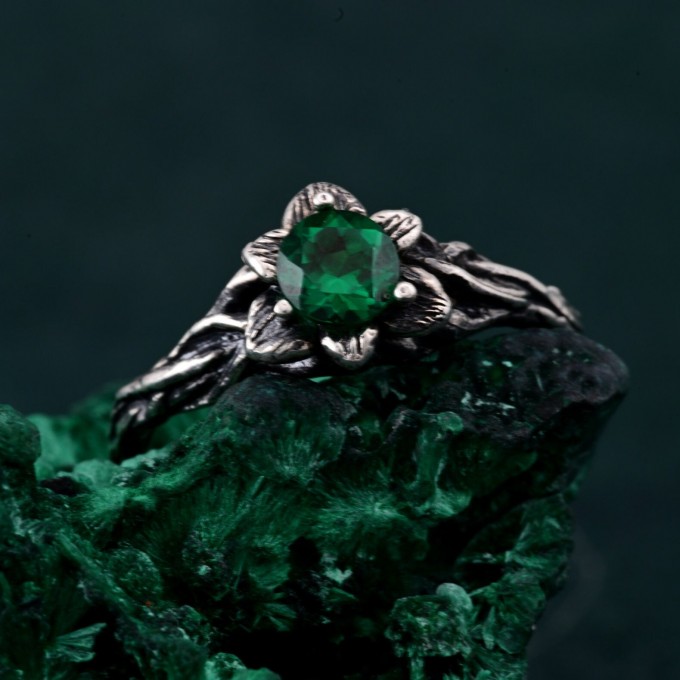 Unique Petal-Adorned Twig Ring - Floral Harmony and Botanical Elegance