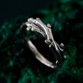 Unique Leaf and Branch Silver Ring – Handcrafted Design, Eco-Friendly Gothic Wedding Band