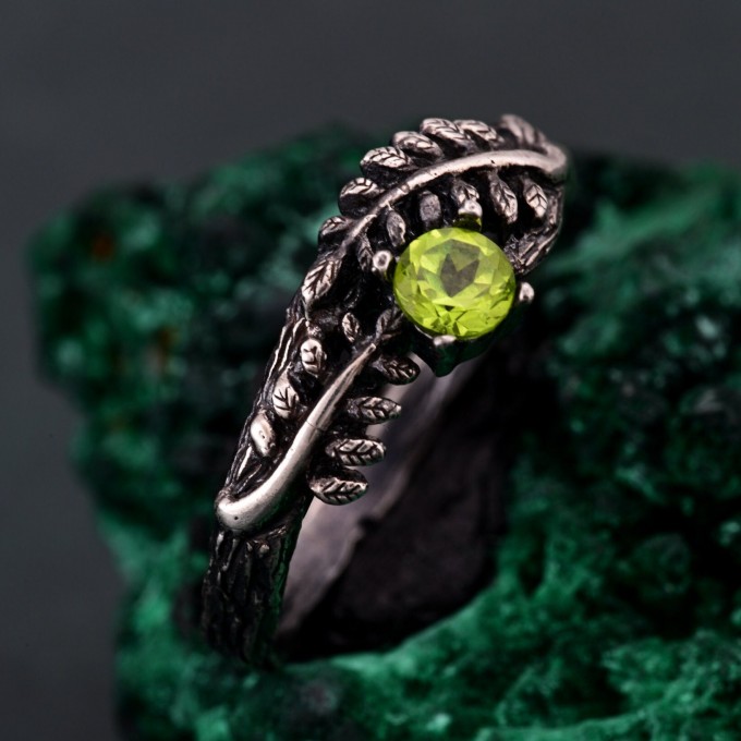 Enchant Forest Wedding Band – Peridot Fern Branchlet, Whispering Fern, Twig and Fern Design, Graceful Frond Ring