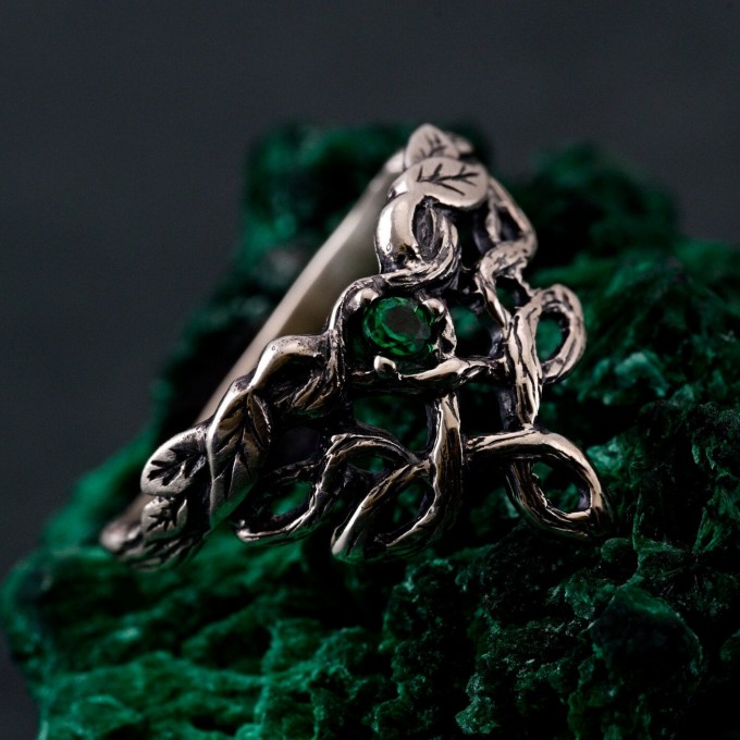 Gothic Silver Ring with Emerald and Celtic Knot Motif