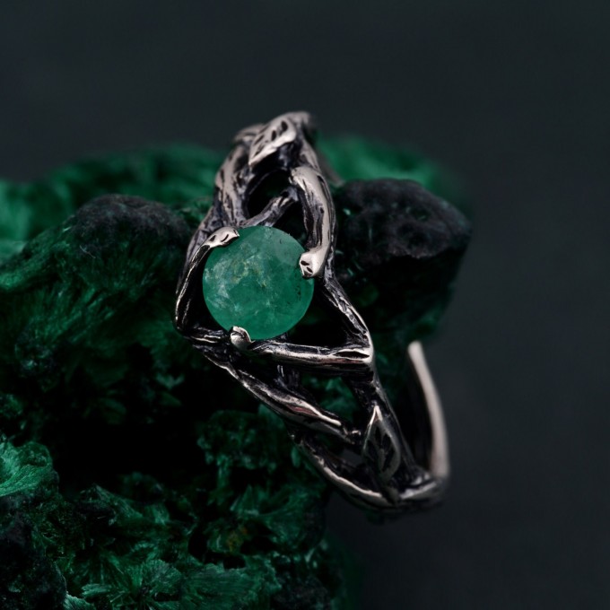 Celtic Emerald Silver Ring - Classic Elegance in Celtic Jewelry