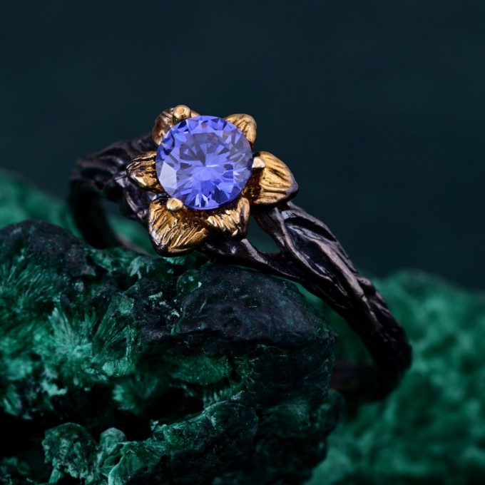 Floral Twig Harmony Ring with Petal-Adorned Design