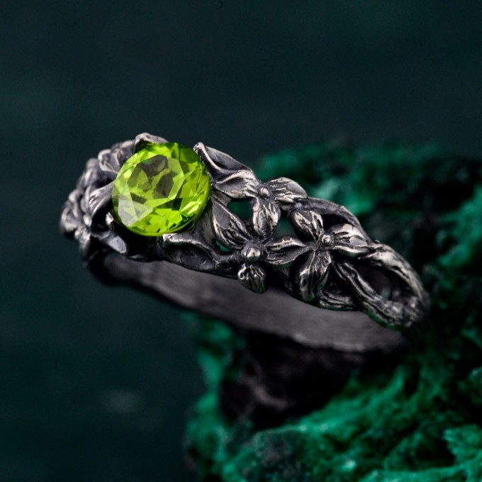 Floral Radiance: Gothic Peridot Ring