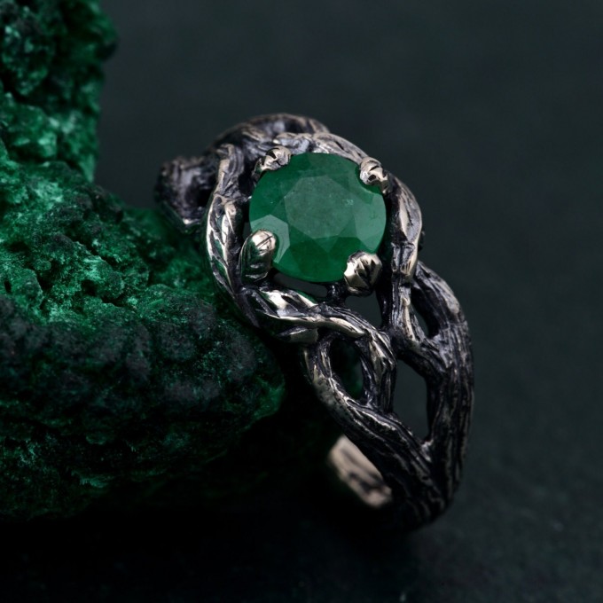 Whispers of the Forest: Gothic Emerald Ring