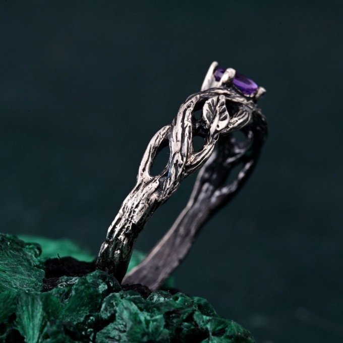 Stunning Silver Twig Ring - Leafy Branch Design with Amethyst