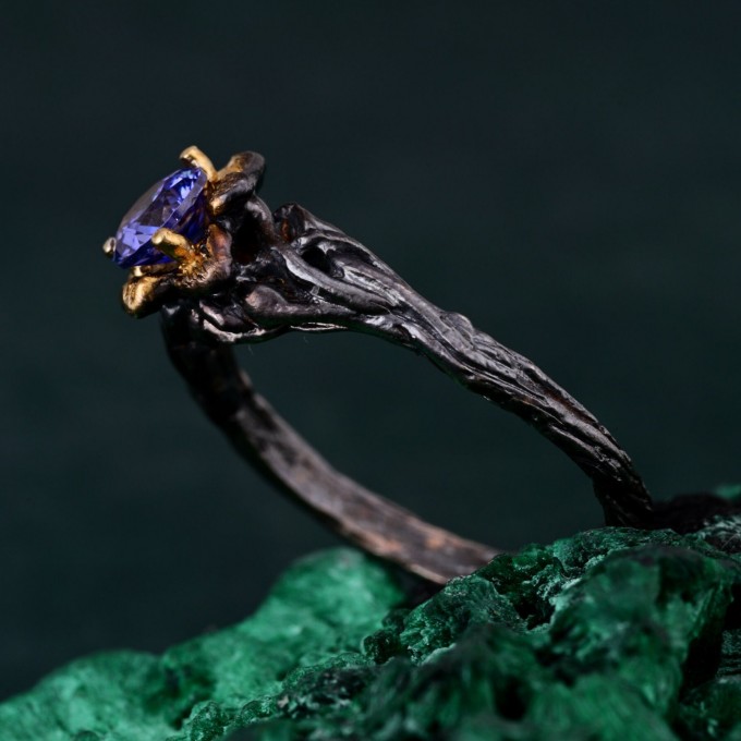 Floral Twig Harmony Ring with Petal-Adorned Design