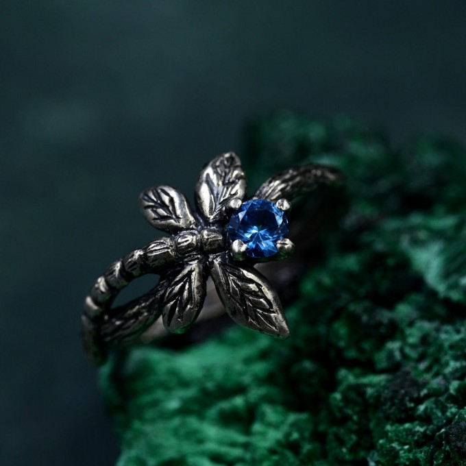 Delicate Interlocking Branch Ring – Distinctive Woven Twig Design, Petite Band for Women