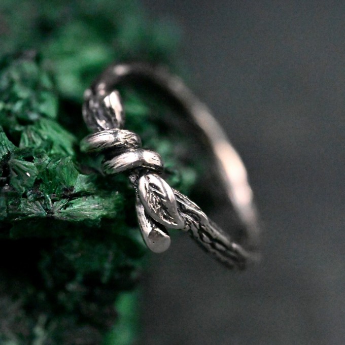 Wedding Ring Leaf and Branch – Unisex Gothic Ring with Leaves and Branch, Wedding Ring for the Enigmatic Couple