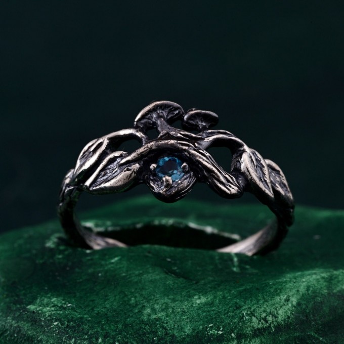 Unisex Gothic Wedding Ring – Witchy Statement Ring with Ruby, Silver Geometric Design, Unique Gothic Jewelry for All Genders