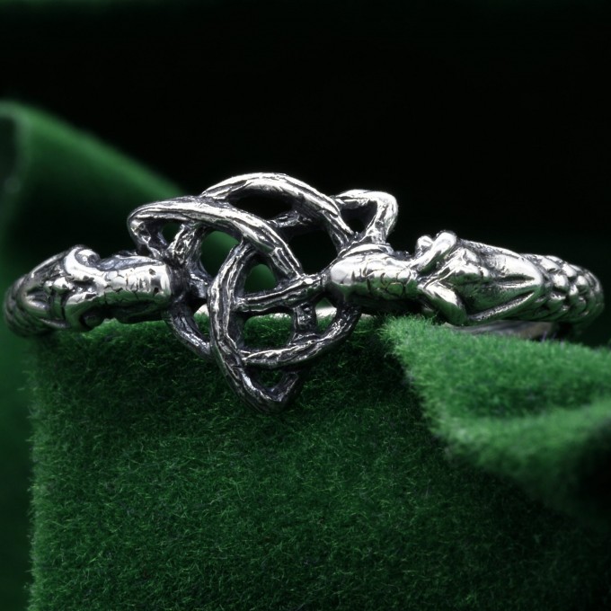 Celtic Knot Sterling Silver Ring – Symbol of Eternity