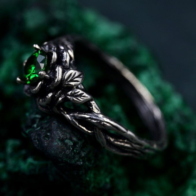 Nature's Embrace Emerald Ring with Lotus and Twisted Branches
