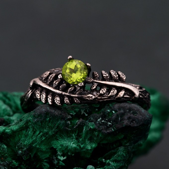 Peridot Fern Branchlet Ring