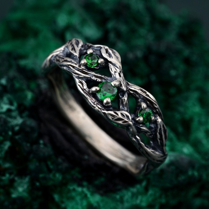 Twisted Branch Silver Ring – Elegant Daily Emerald Jewelry, Nature Texture Emerald Ring, Silver Celtic Vine Design for Couples