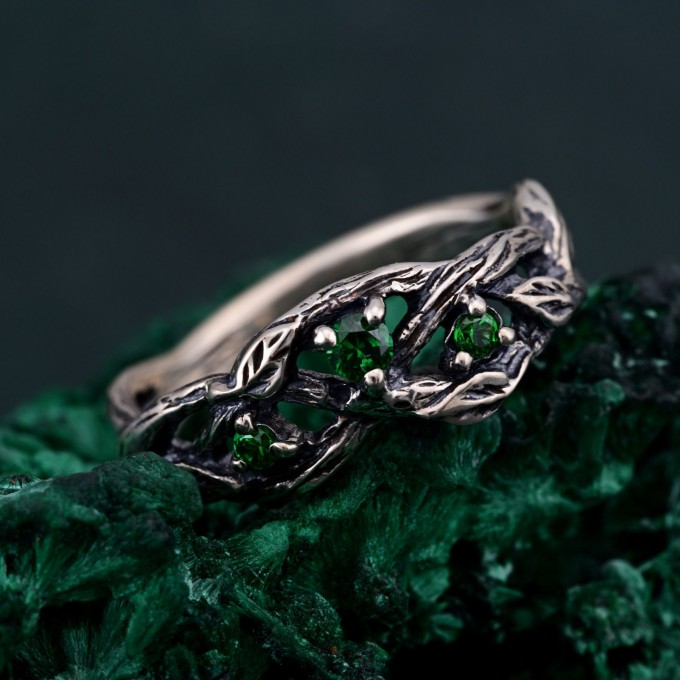Twisted Branch Silver Ring – Elegant Daily Emerald Jewelry, Nature Texture Emerald Ring, Silver Celtic Vine Design for Couples