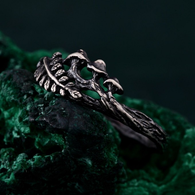Witchy Elegance Statement Ring – Unisex Gothic Wedding Band, Geometric Silver Ring with Mushroom Design, Unique Gothic Jewelry