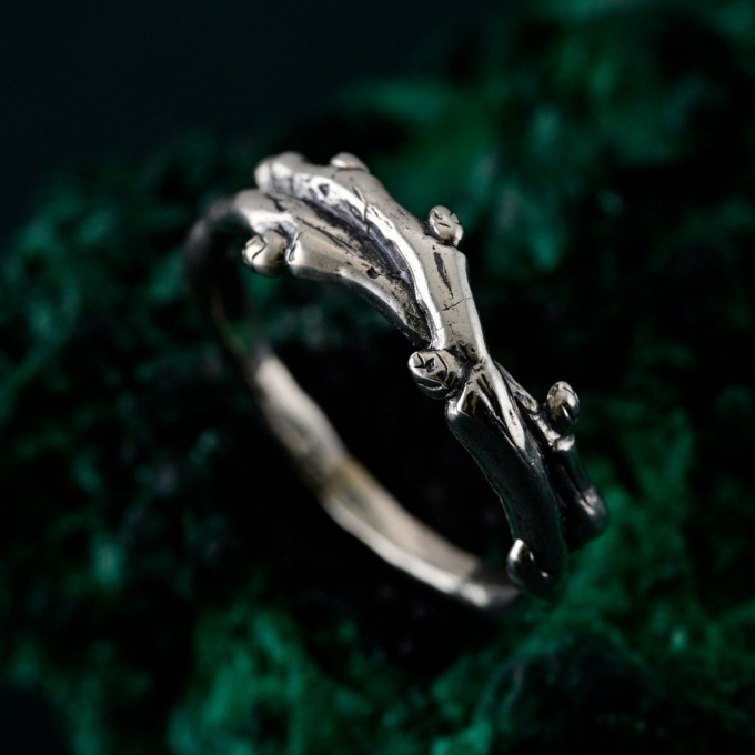 Handcrafted Silver Leaf Ring – Unique Gothic Style Wedding Band