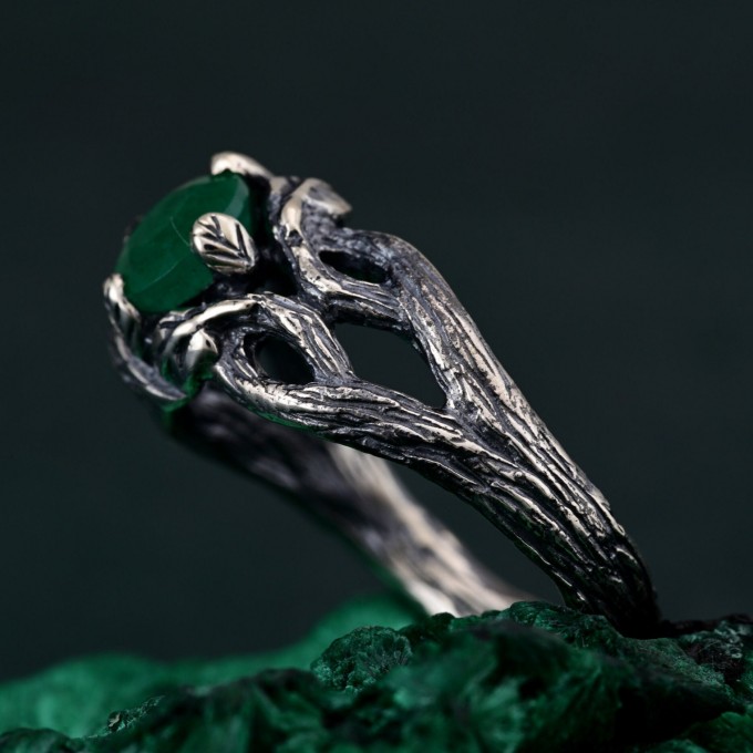 Whispers of the Forest: Gothic Emerald Ring