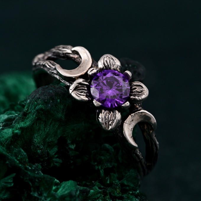 Moonlit Blossom: Gothic Amethyst Ring