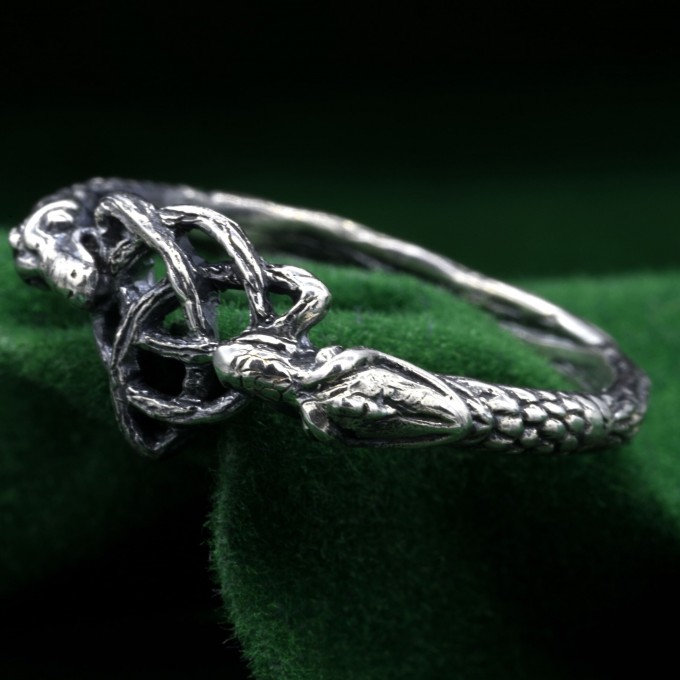 Celtic Knot Sterling Silver Ring – Symbol of Eternity